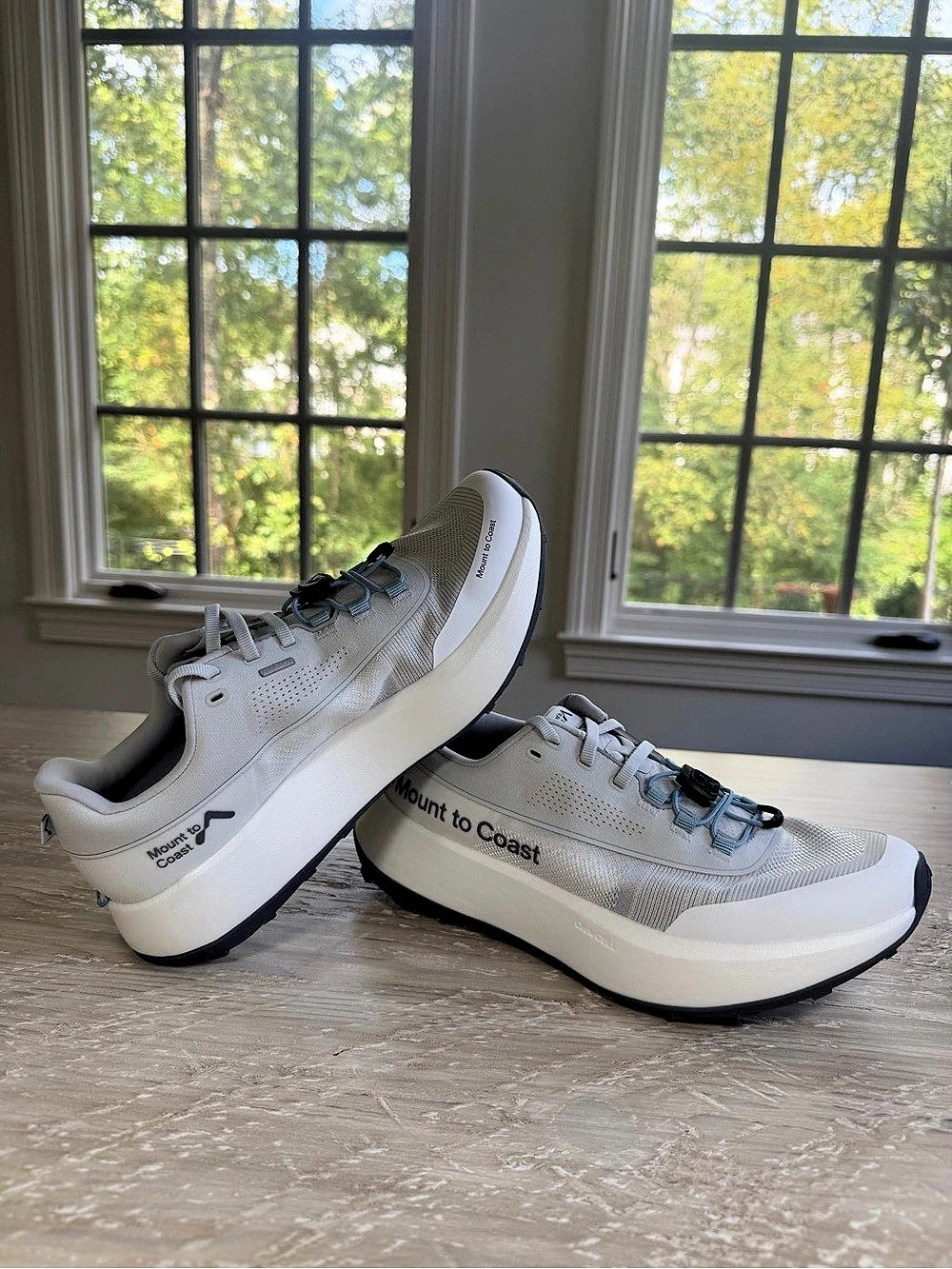 NEW WITH TAGS Mount to Coast H1 Athletic Shoes White & Gray US 9.5